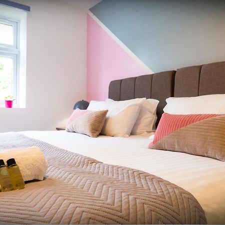 The 'Pinky' - Beautiful 1 Bed Apartment In Hatfield - Free Parking - Near Uni & Business Park - Big Savings On Long Stays Exterior foto